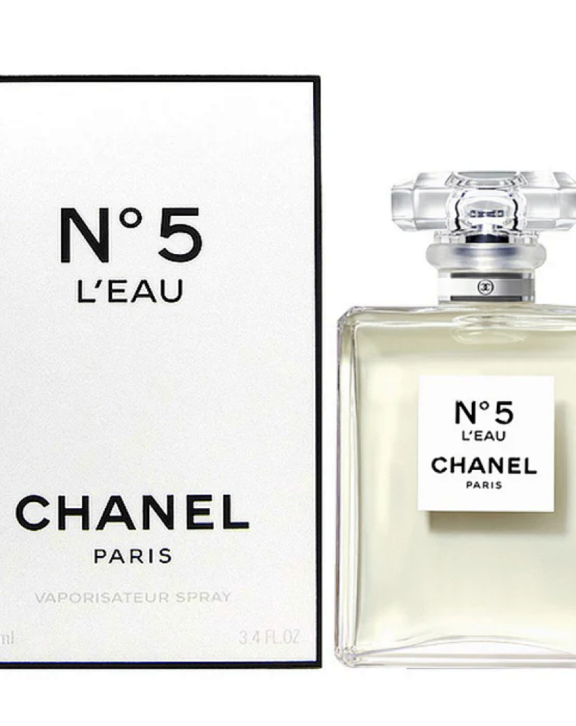 Chanel N°5 L'Eau, Chanel No 5, N°5 L'Eau, Chanel perfume, women's fragrance, floral aldehyde, citrus perfume, jasmine fragrance, ylang-ylang, rose perfume, white musk, elegant fragrance, luxury perfume