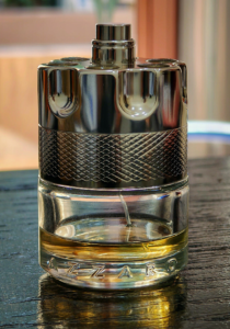 Azzaro Wanted EDT, Azzaro Wanted perfume for men, men’s fragrance, woody spicy fragrance, fresh spicy perfume, lemon fragrance, cardamom perfume, apple fragrance, tonka bean scent, long-lasting men’s perfume, masculine fragrance
