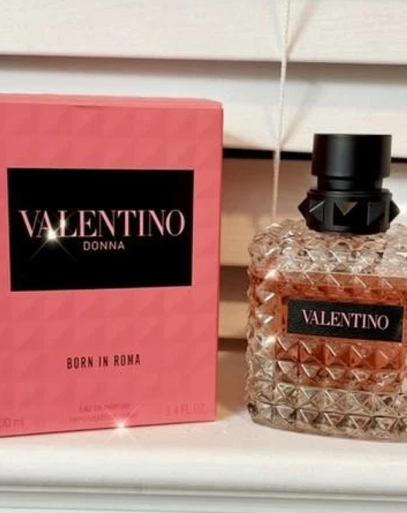 Valentino Donna Born In Roma, Born In Roma Perfume, Valentino Donna Perfume, Valentino Women's Fragrance, Women's Perfume, Floral Oriental Fragrance, Floriental Perfume, Jasmine Fragrance, Bourbon Vanilla, Pink Pepper, Woody Perfume, Couture Fragrance, Elegant Women's Perfume, Warm Floral Scent, Long Lasting Women's Fragrance